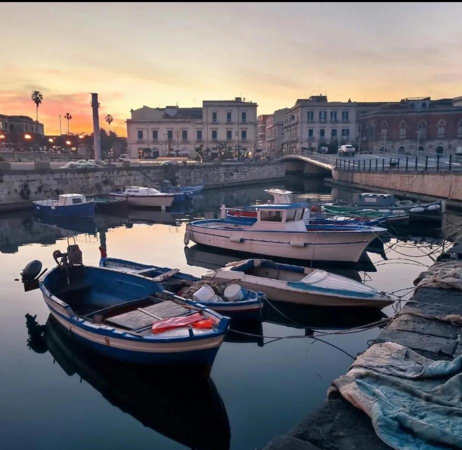 La Casetta Di Diana Ortigia Syracuse Bagian luar foto