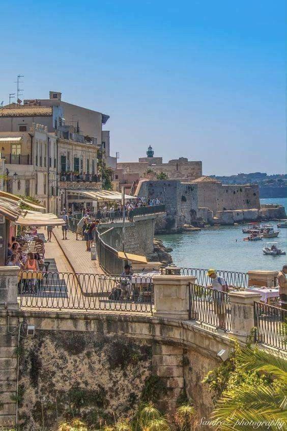 La Casetta Di Diana Ortigia Syracuse Bagian luar foto
